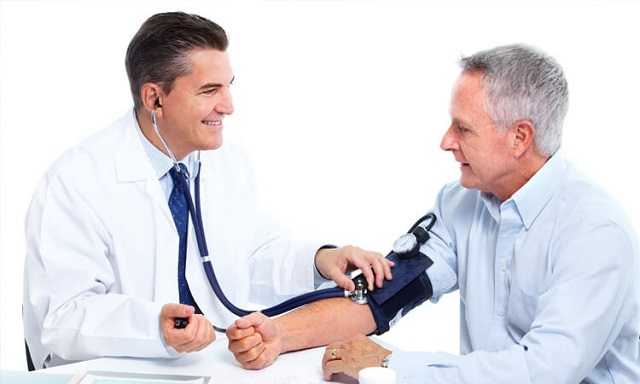 mắc bệnh huyết áp hoặc tiểu đường