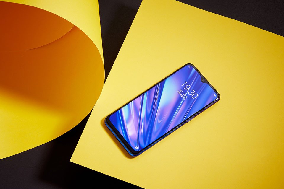 Tren Tay Realme Q 02