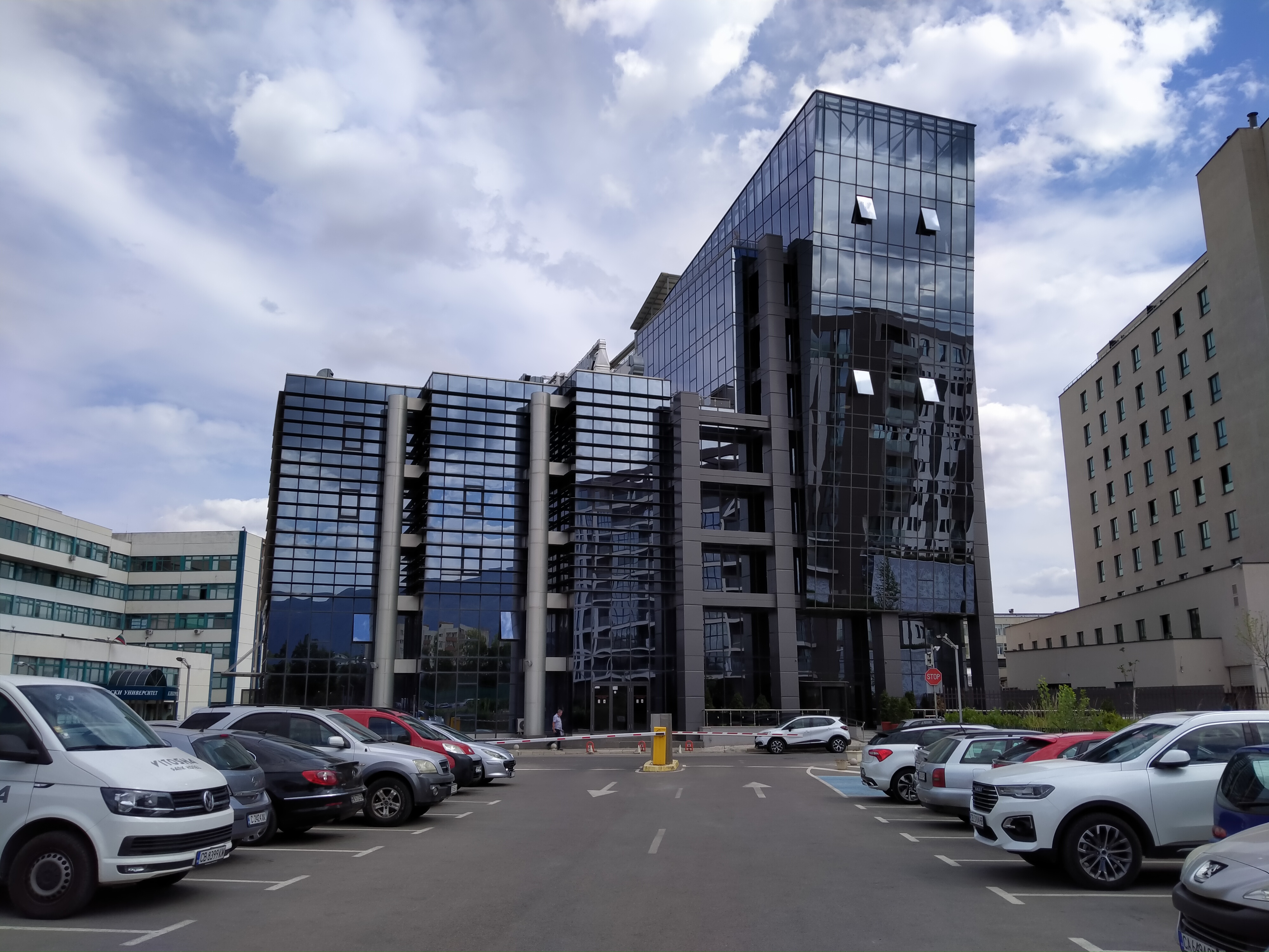 Sforum - Trang thông tin công nghệ mới nhất gsmarena_005-1 Đánh giá Realme 5: Thiết kế cao cấp, họa tiết lưng đẹp mắt, 4 camera linh hoạt, giá chỉ 3,990,000 đồng 