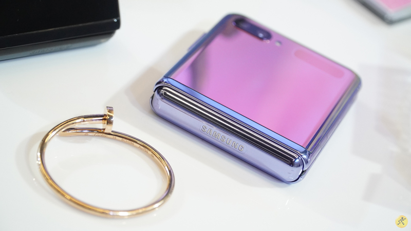 Điện thoại Samsung Galaxy Z Flip | Siêu phẩm công nghệ 2020 Điện thoại Samsung Galaxy Z Flip | Siêu phẩm công nghệ 2020