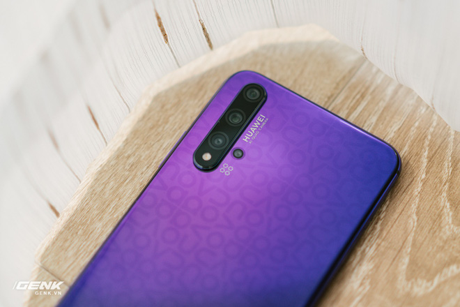 Đánh giá chi tiết Huawei Nova 5T: Thiết kế trẻ, cấu hình cao, đáng mua không? - Ảnh 4. Đánh giá chi tiết Huawei Nova 5T: Thiết kế trẻ, cấu hình cao, đáng mua không? - Ảnh 4.