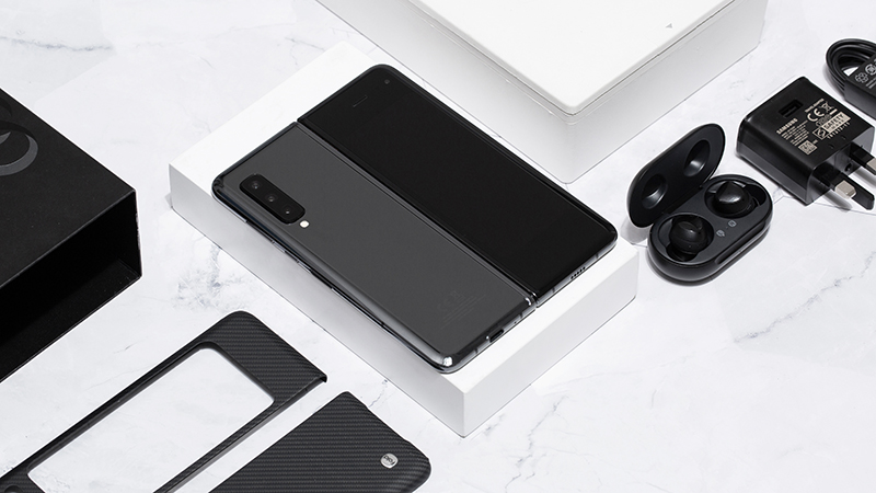 Thiết kế mặt lưng của điện thoại Samsung Galaxy Fold chính hãng