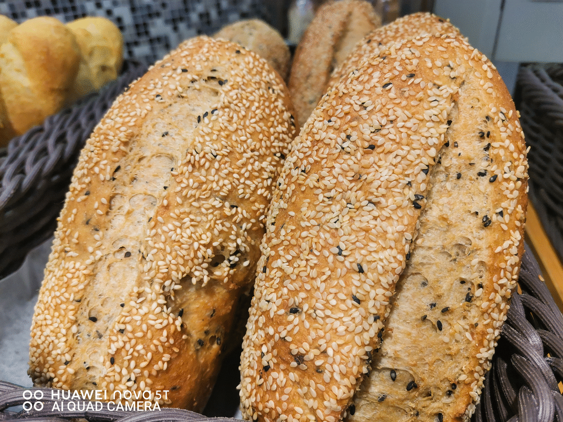 Đánh giá chi tiết Huawei Nova 5T: Thiết kế trẻ, cấu hình cao, đáng mua không? - Ảnh 7. Đánh giá chi tiết Huawei Nova 5T: Thiết kế trẻ, cấu hình cao, đáng mua không? - Ảnh 7.