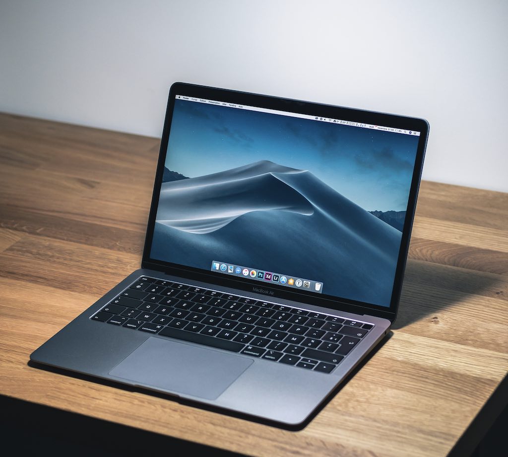 Có nên mua Macbook không? Macbook phù hợp với đối tượng nào? Có Nên Mua Macbook Không 1