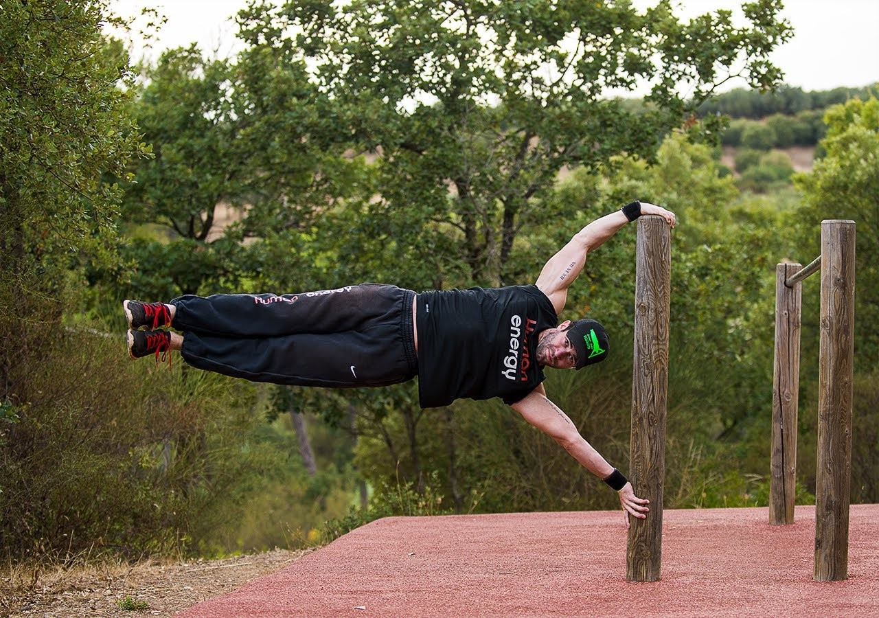 So sánh hình thức tập luyện giữa Calisthenic với Gym Calisthenic với Gym