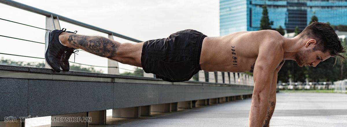 So sánh hình thức tập luyện giữa Calisthenic với Gym Chống đẩy là bài tập đơn giản nhưng hiệu quả nhất để tập cho ngực, gân kheo và cánh tay. Chống đẩy hoạt động đơn giản, không cần công cụ và cho kết quả nhanh chóng