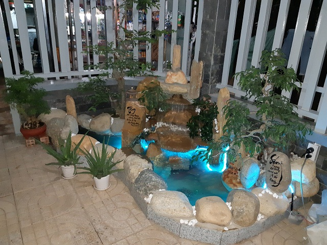 Hướng dẫn chọn đèn LED âm nước trang trí hòn non bộ sân vườn