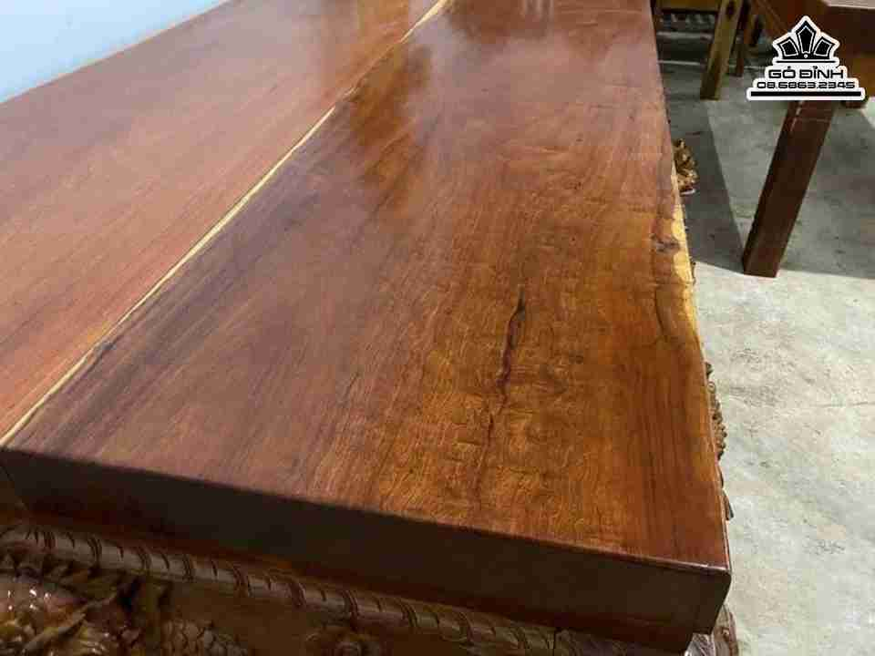 Sập Gỗ làm từ gỗ Hương không chỉ có giá trị mà nó còn mang vẻ đẹp tinh tế