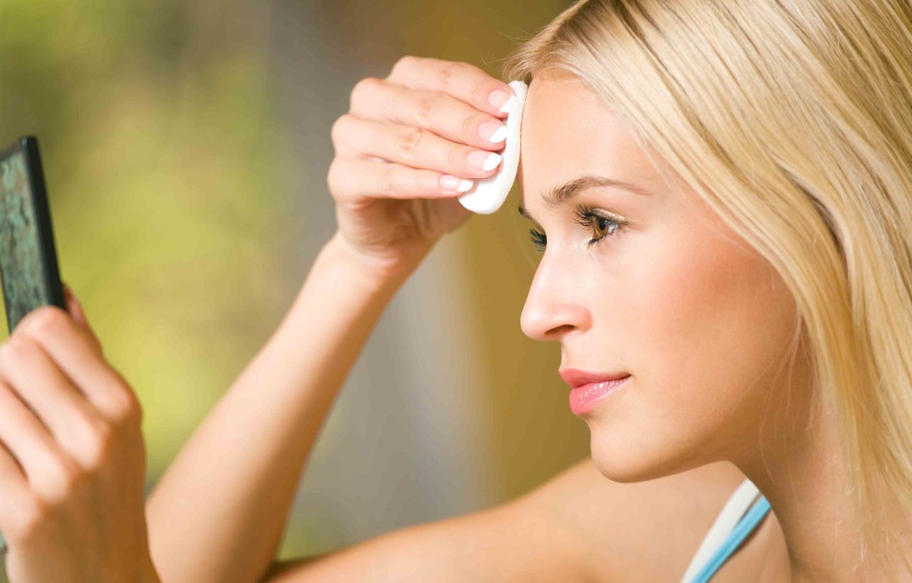 Top những nước tẩy trang cho da dầu không thể bỏ qua