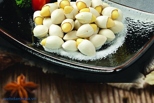 Bạch quả là loại cây này cho quả ăn bổ não, dùng nấu canh bổ và nấu chè Bạch quả là loại cây này cho quả ăn bổ não, dùng nấu canh bổ và nấu chè