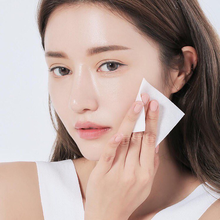 Top 6 kem lót cho da dầu. Vị cứu tinh cho da dầu